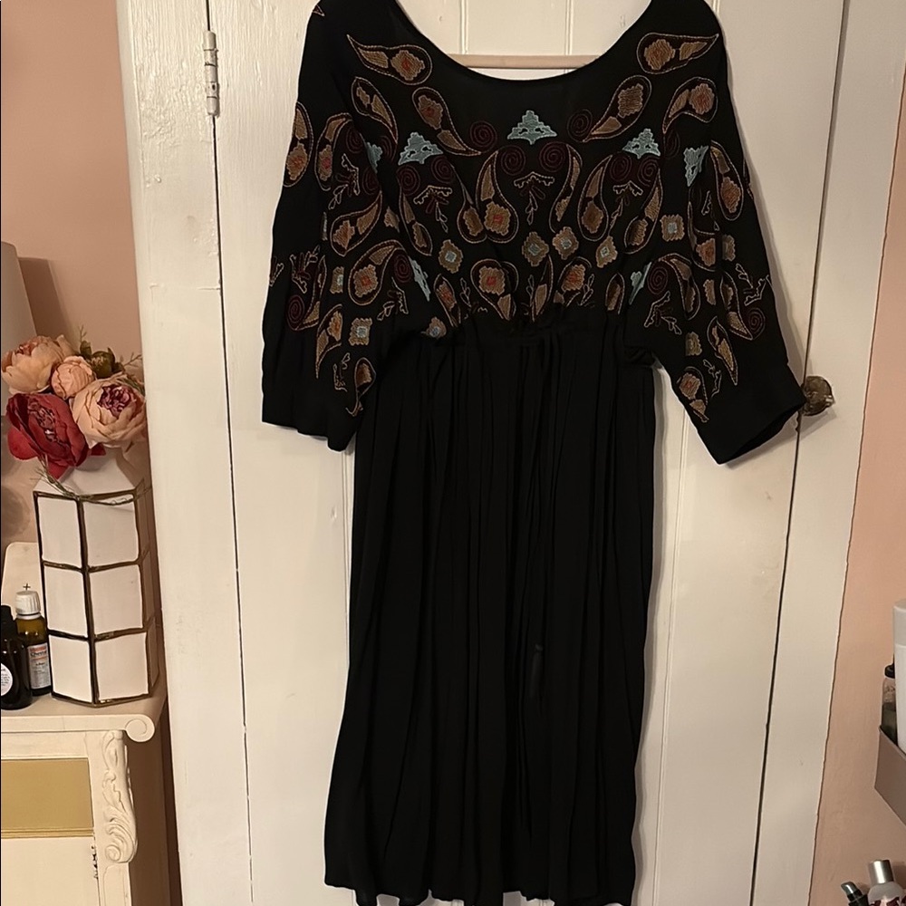 Velzera Black Embroidered Boho Midi Dress NWOT L